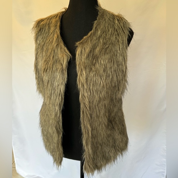 Rue 21 fuzzy vest - Picture 2 of 3